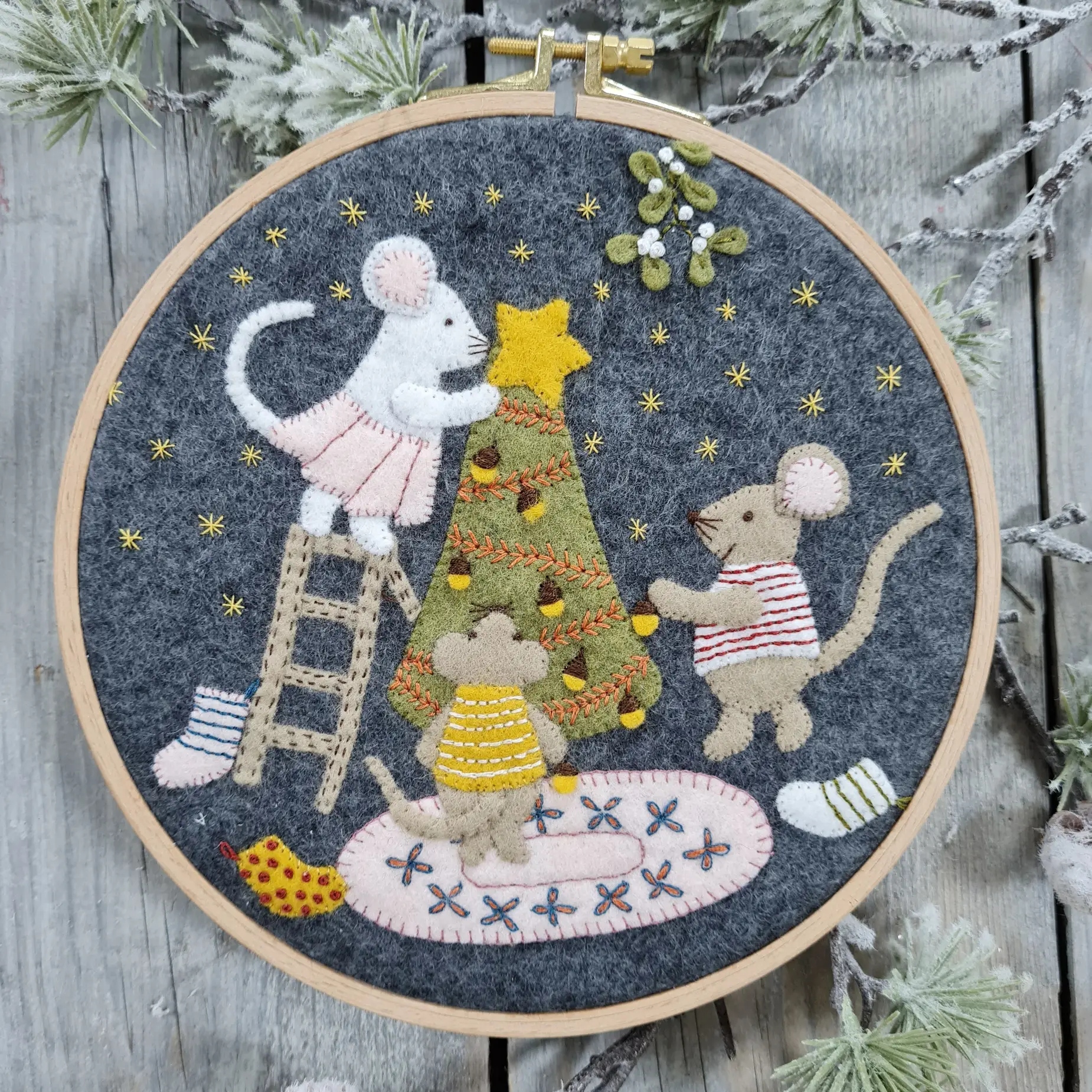Corinne Lapierre Mouse Family Hoop Craft Kit